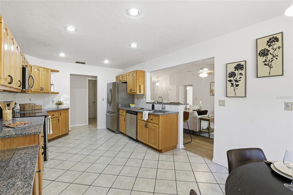 待售: $369,900 (3 贝兹, 2 浴室, 1774 平方英尺)