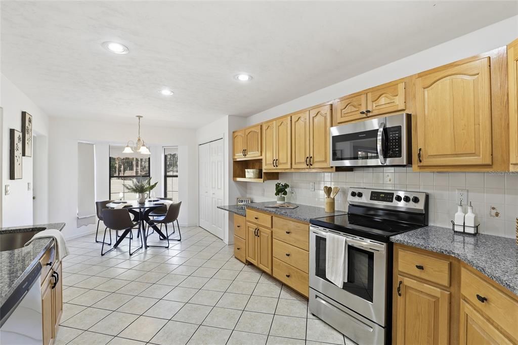 待售: $369,900 (3 贝兹, 2 浴室, 1774 平方英尺)