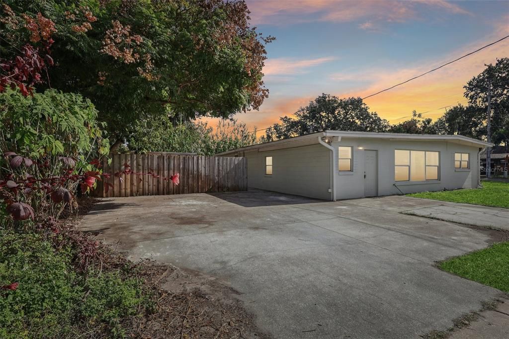 For Rent: $2,700 (3 beds, 2 baths, 1637 Square Feet)