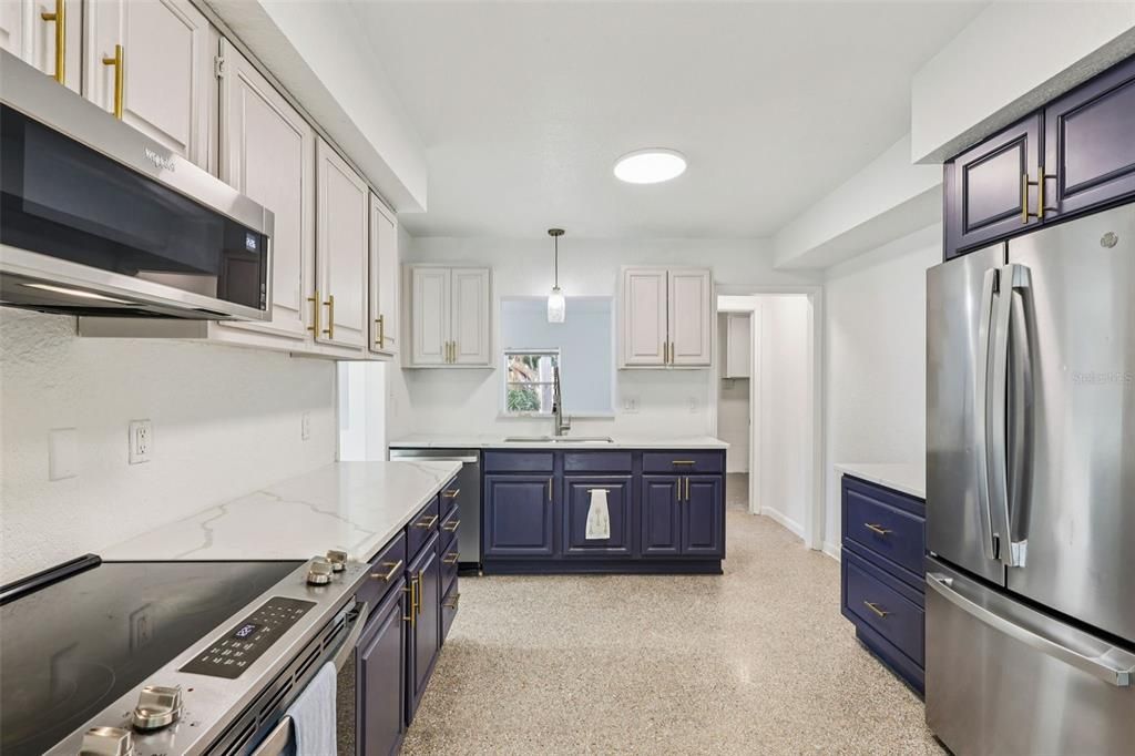 For Rent: $2,700 (3 beds, 2 baths, 1637 Square Feet)