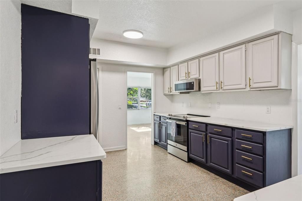 For Rent: $2,700 (3 beds, 2 baths, 1637 Square Feet)