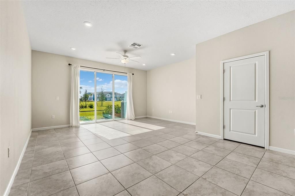 For Rent: $2,000 (3 beds, 2 baths, 1762 Square Feet)