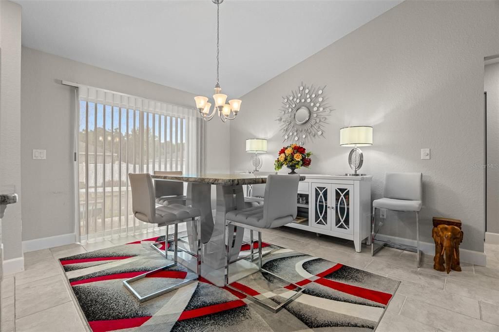 En Venta: $329,900 (3 camas, 2 baños, 2076 Pies cuadrados)