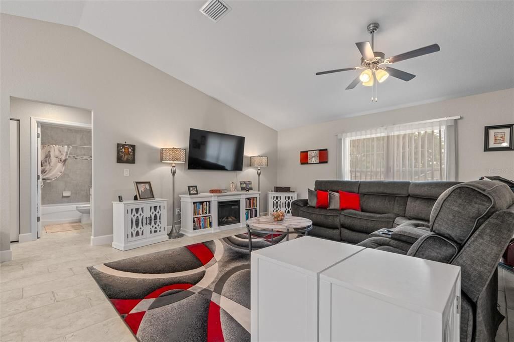 En Venta: $329,900 (3 camas, 2 baños, 2076 Pies cuadrados)