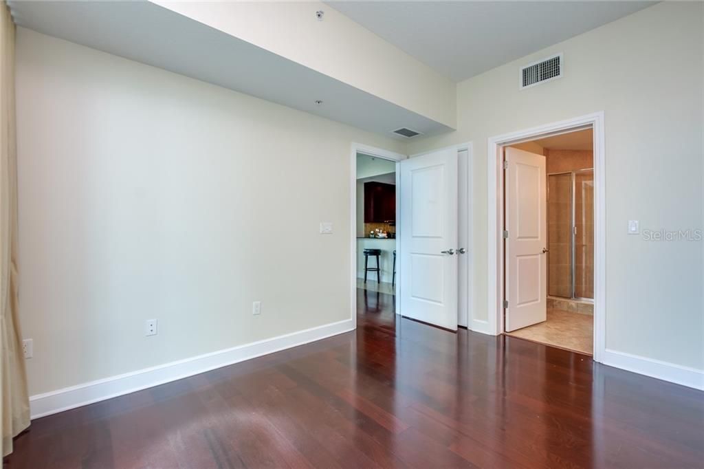 For Rent: $2,995 (2 beds, 2 baths, 1198 Square Feet)