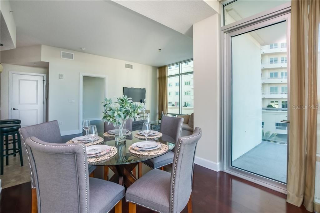 For Rent: $2,995 (2 beds, 2 baths, 1198 Square Feet)