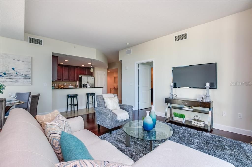 For Rent: $2,995 (2 beds, 2 baths, 1198 Square Feet)