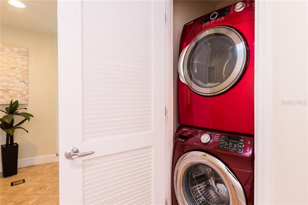 For Rent: $2,995 (2 beds, 2 baths, 1198 Square Feet)