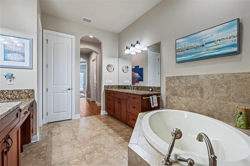 待售: $995,000 (4 贝兹, 3 浴室, 3250 平方英尺)