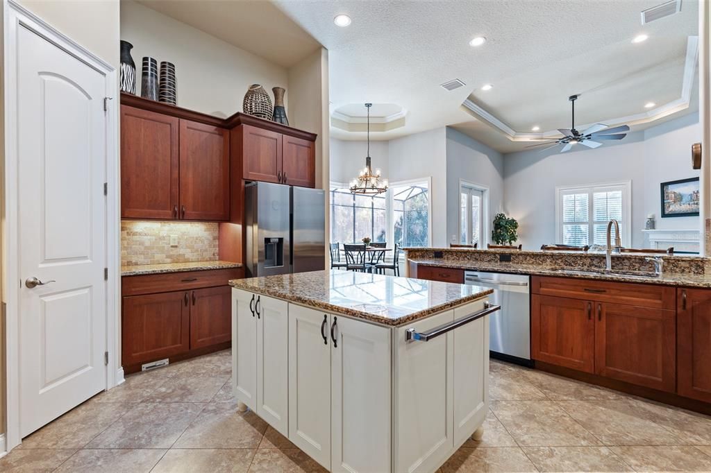 待售: $995,000 (4 贝兹, 3 浴室, 3250 平方英尺)