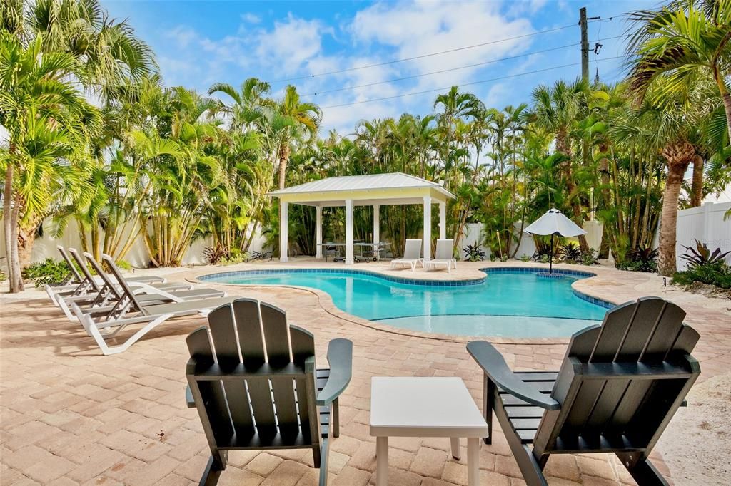 For Sale: $1,825,000 (4 beds, 2 baths, 1248 Square Feet)