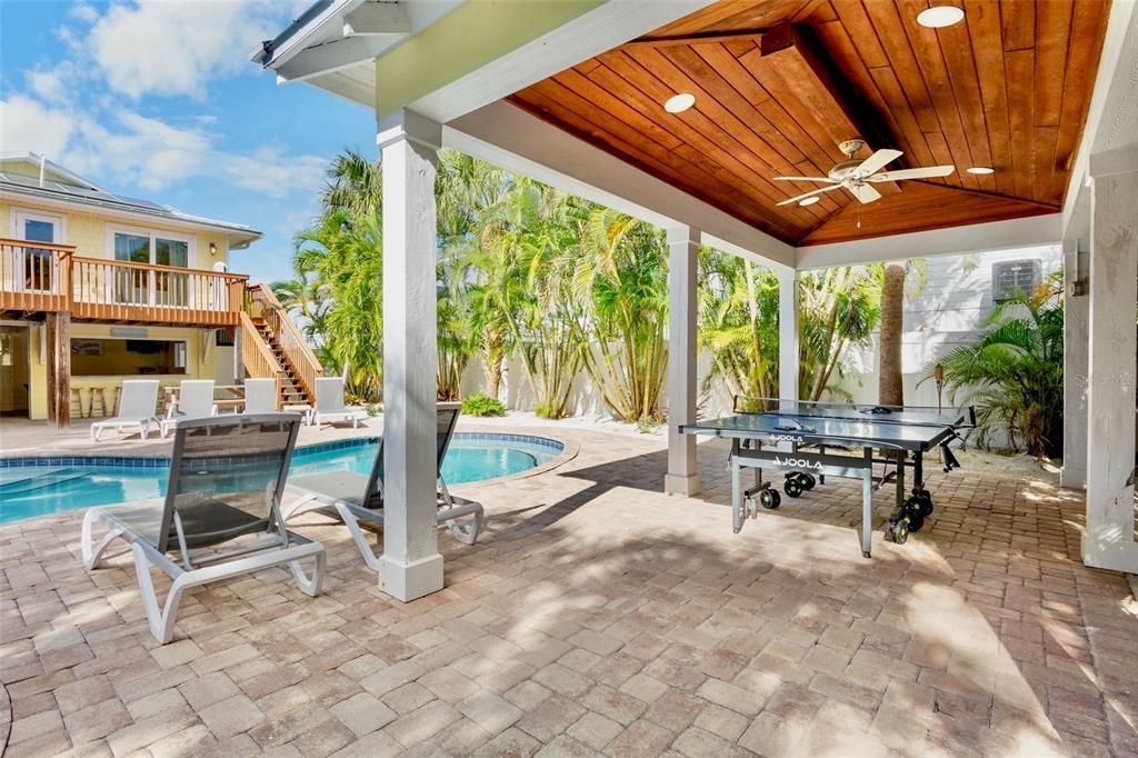 For Sale: $1,825,000 (4 beds, 2 baths, 1248 Square Feet)