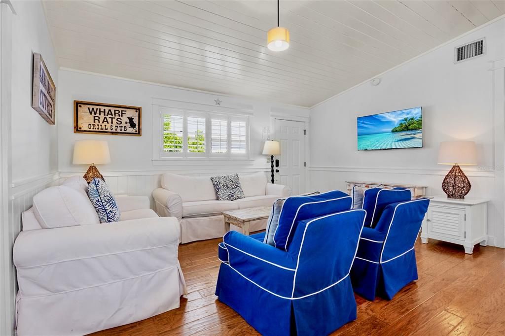 For Sale: $1,825,000 (4 beds, 2 baths, 1248 Square Feet)