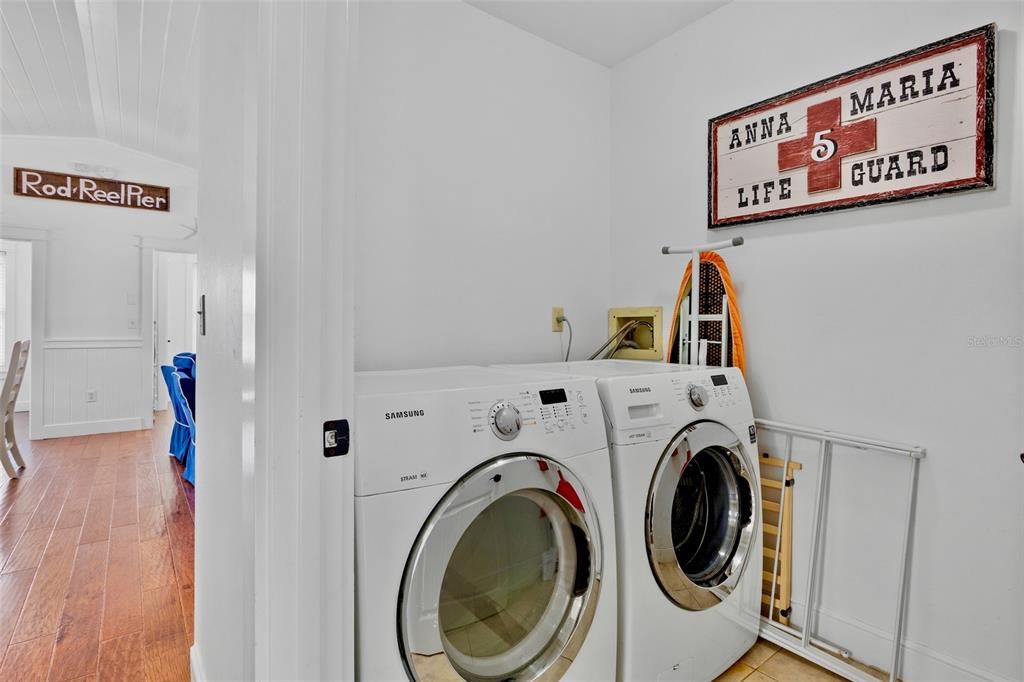 For Sale: $1,825,000 (4 beds, 2 baths, 1248 Square Feet)