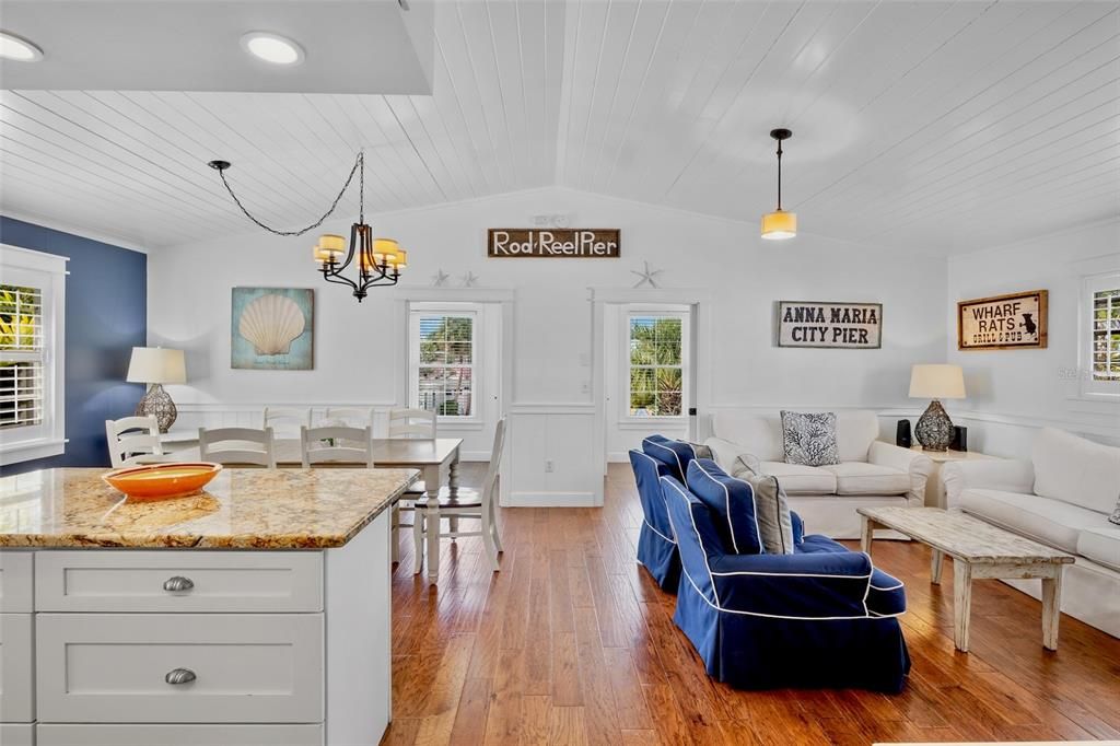 For Sale: $1,825,000 (4 beds, 2 baths, 1248 Square Feet)