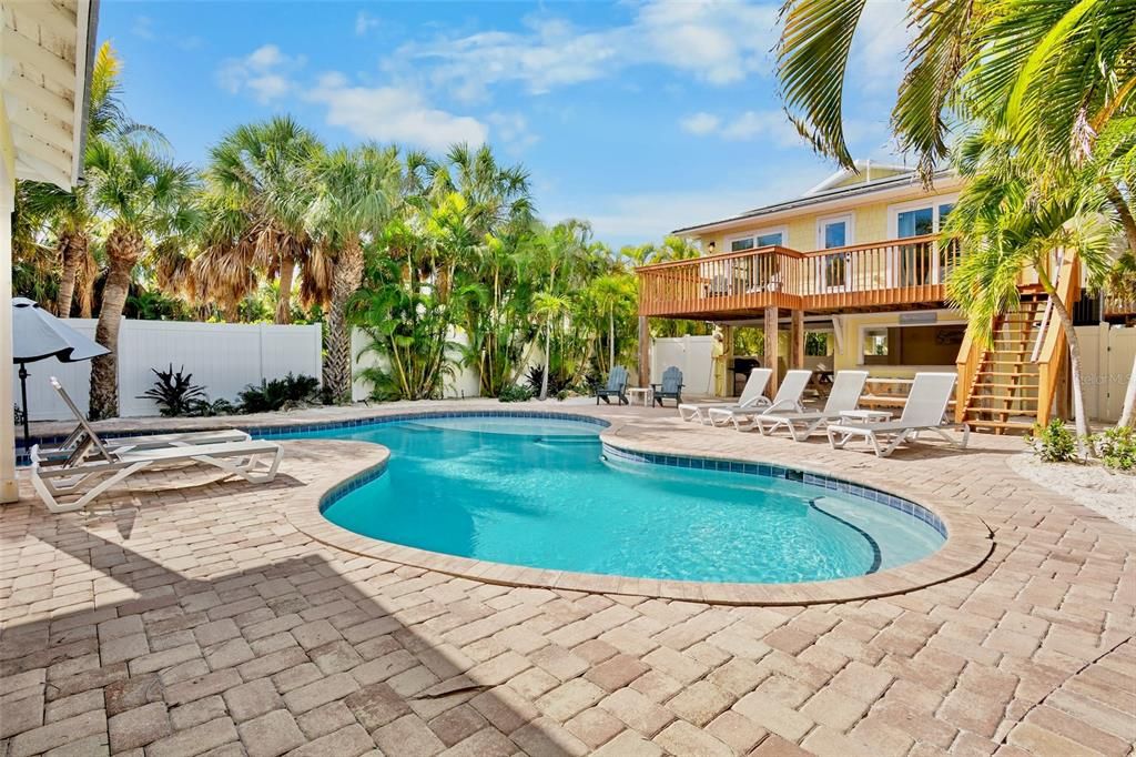 For Sale: $1,825,000 (4 beds, 2 baths, 1248 Square Feet)