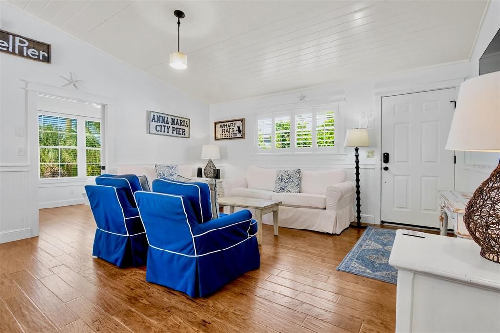 For Sale: $1,825,000 (4 beds, 2 baths, 1248 Square Feet)