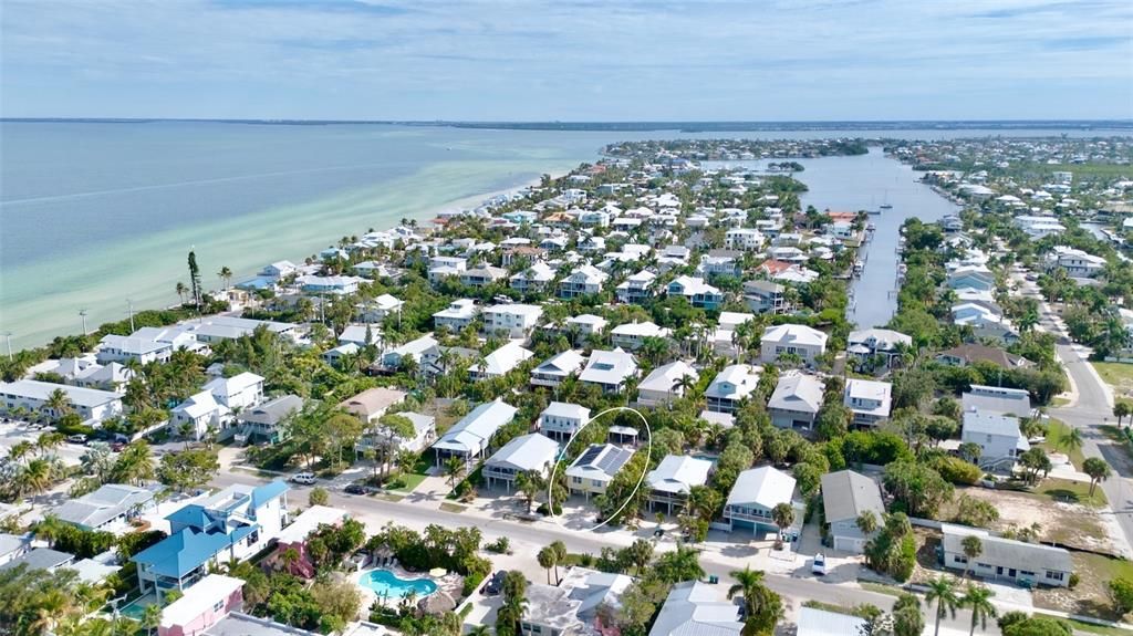 For Sale: $1,825,000 (4 beds, 2 baths, 1248 Square Feet)