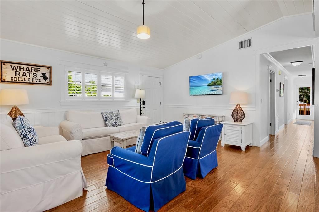 For Sale: $1,825,000 (4 beds, 2 baths, 1248 Square Feet)