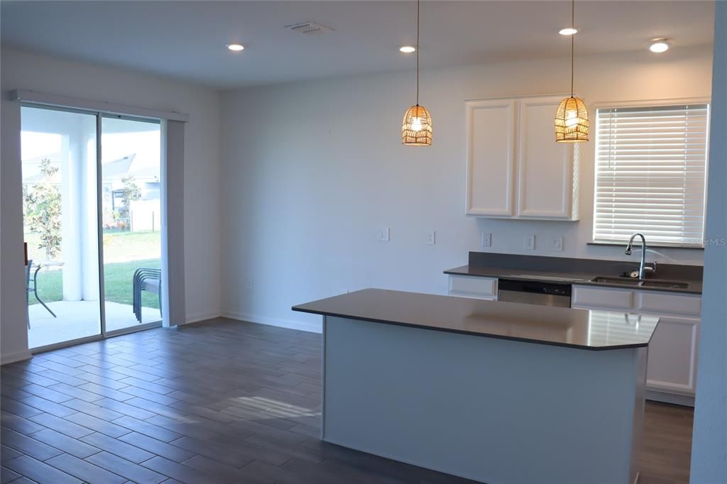 For Rent: $2,500 (4 beds, 2 baths, 1850 Square Feet)