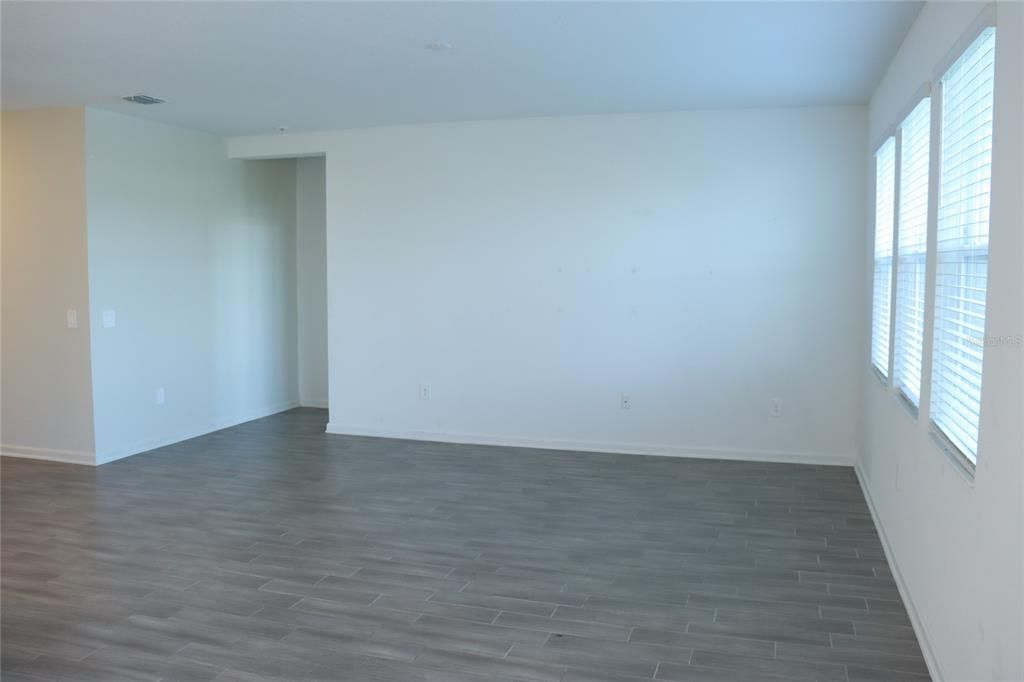 For Rent: $2,500 (4 beds, 2 baths, 1850 Square Feet)