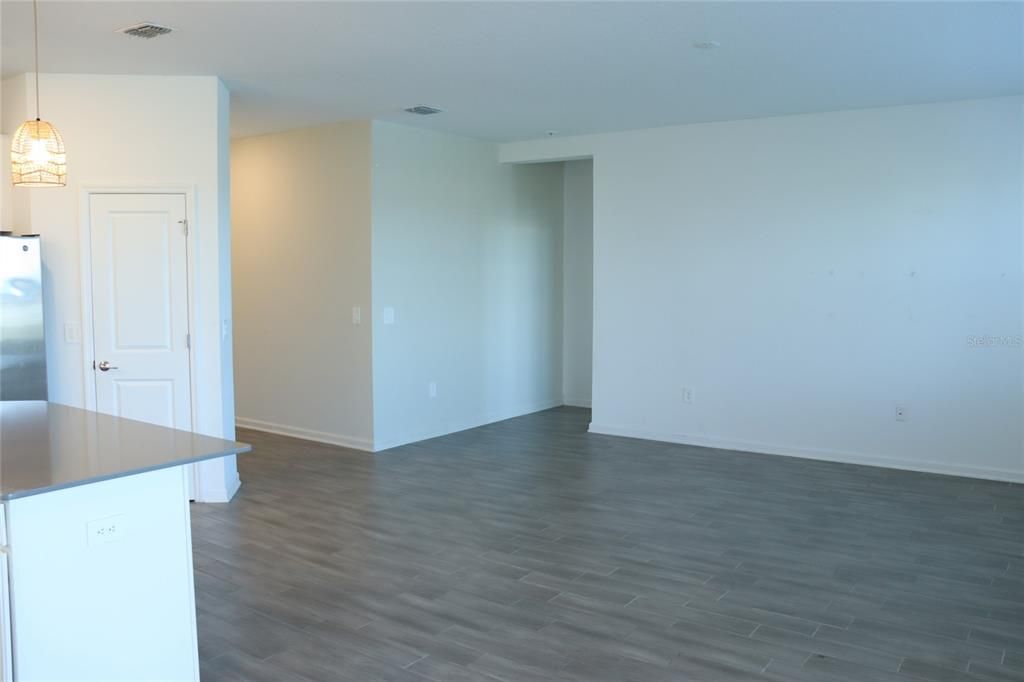 For Rent: $2,500 (4 beds, 2 baths, 1850 Square Feet)