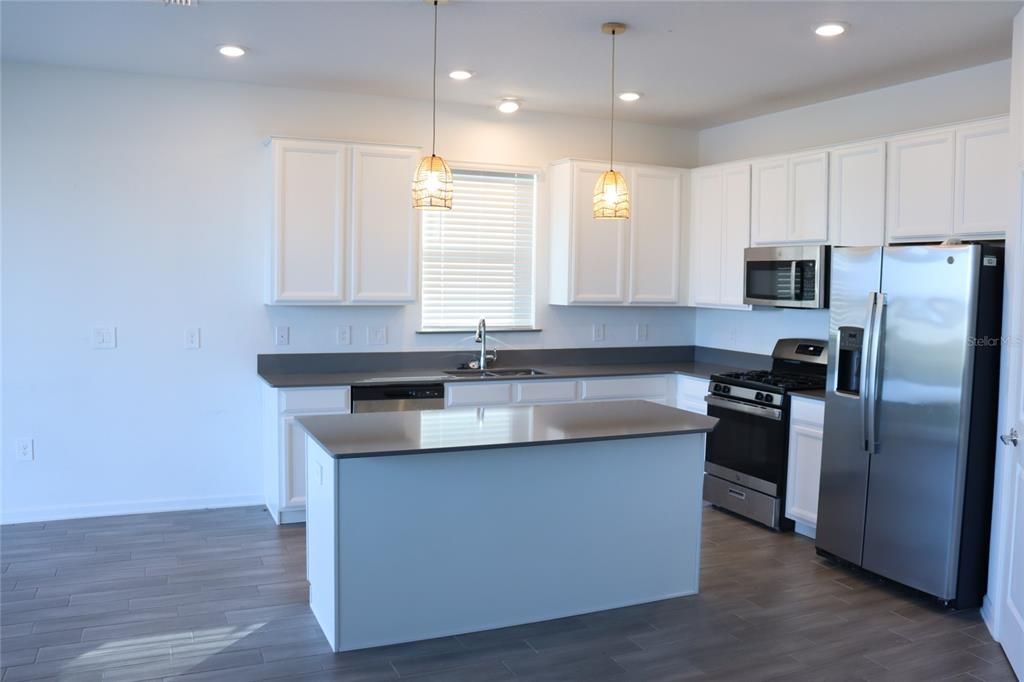 For Rent: $2,500 (4 beds, 2 baths, 1850 Square Feet)