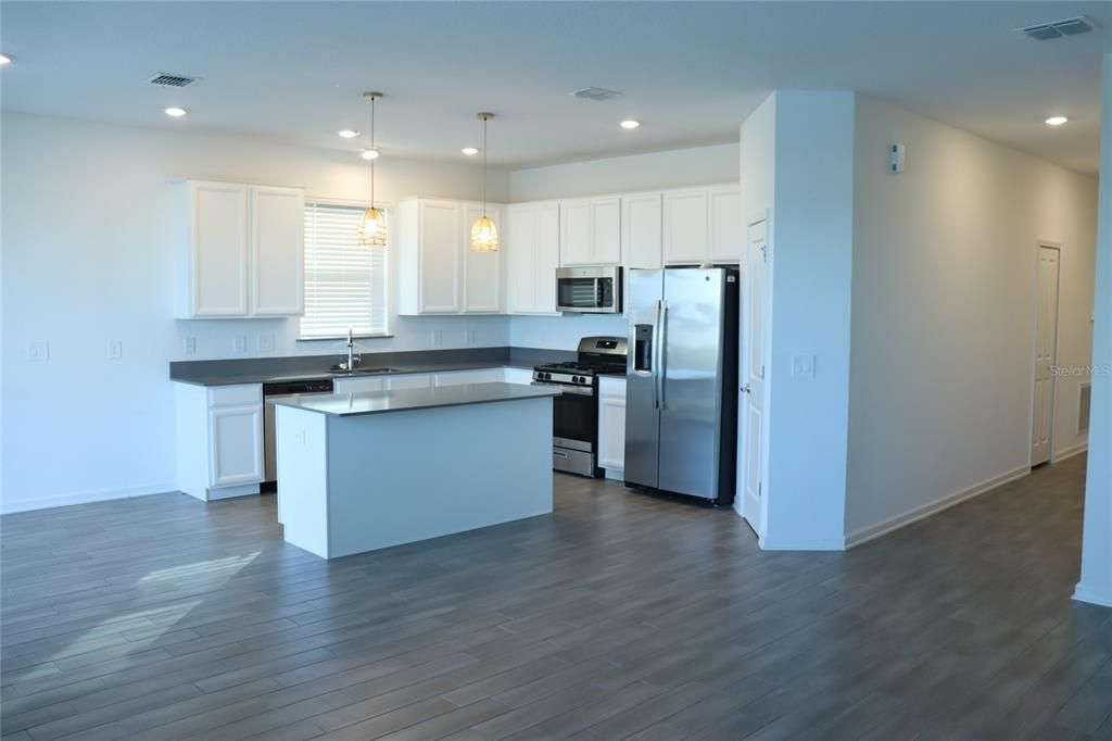 For Rent: $2,500 (4 beds, 2 baths, 1850 Square Feet)