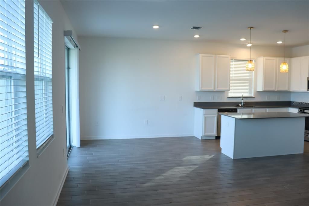 For Rent: $2,500 (4 beds, 2 baths, 1850 Square Feet)