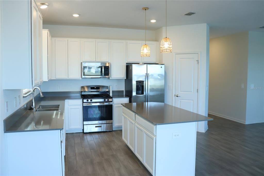 For Rent: $2,500 (4 beds, 2 baths, 1850 Square Feet)