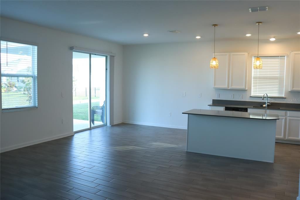 For Rent: $2,500 (4 beds, 2 baths, 1850 Square Feet)