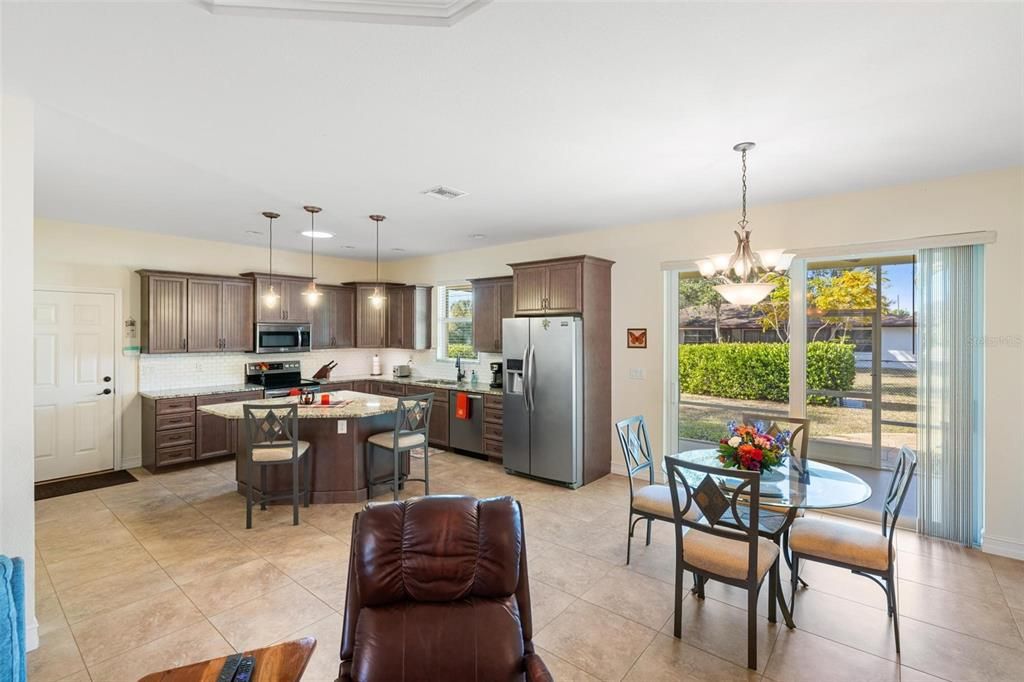 待售: $305,000 (3 贝兹, 2 浴室, 1608 平方英尺)