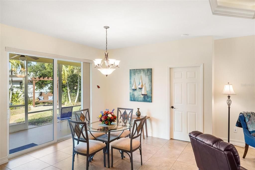 待售: $305,000 (3 贝兹, 2 浴室, 1608 平方英尺)