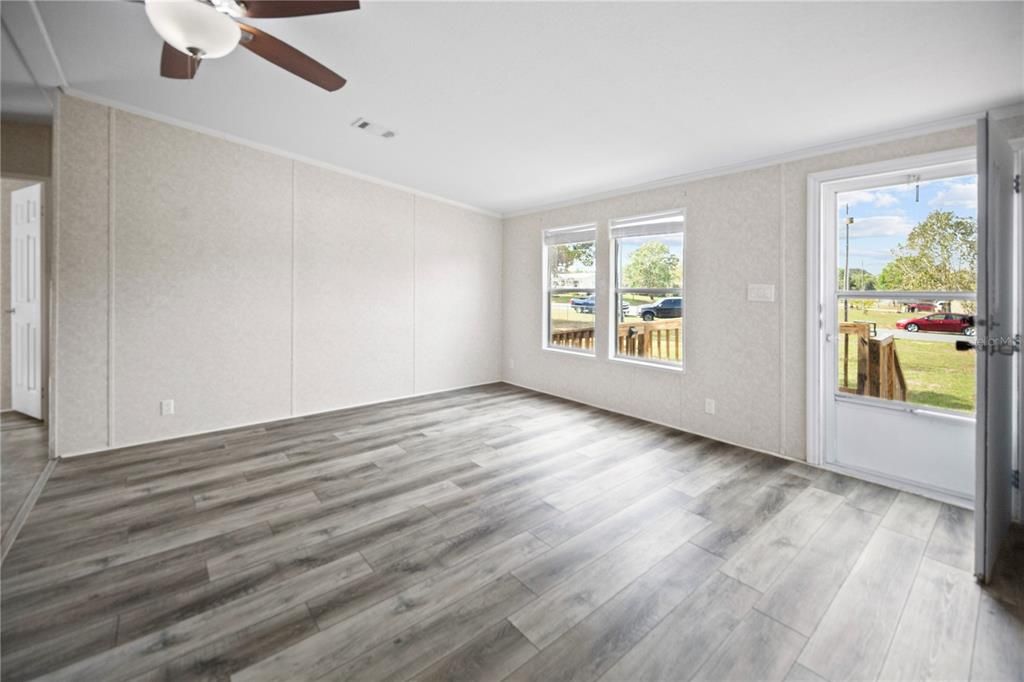 For Sale: $215,000 (3 beds, 2 baths, 1080 Square Feet)