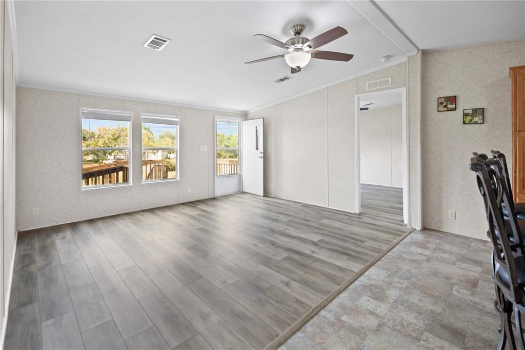 For Sale: $215,000 (3 beds, 2 baths, 1080 Square Feet)