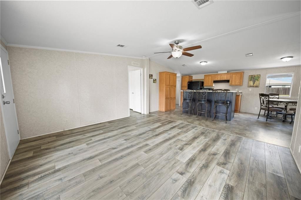 For Sale: $215,000 (3 beds, 2 baths, 1080 Square Feet)