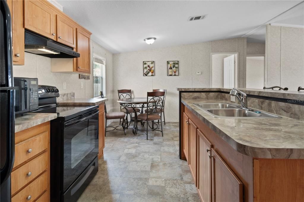 For Sale: $215,000 (3 beds, 2 baths, 1080 Square Feet)