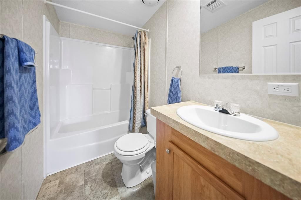 For Sale: $215,000 (3 beds, 2 baths, 1080 Square Feet)