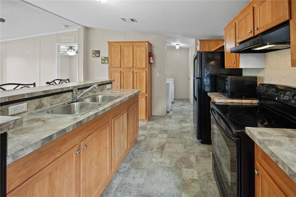 For Sale: $215,000 (3 beds, 2 baths, 1080 Square Feet)