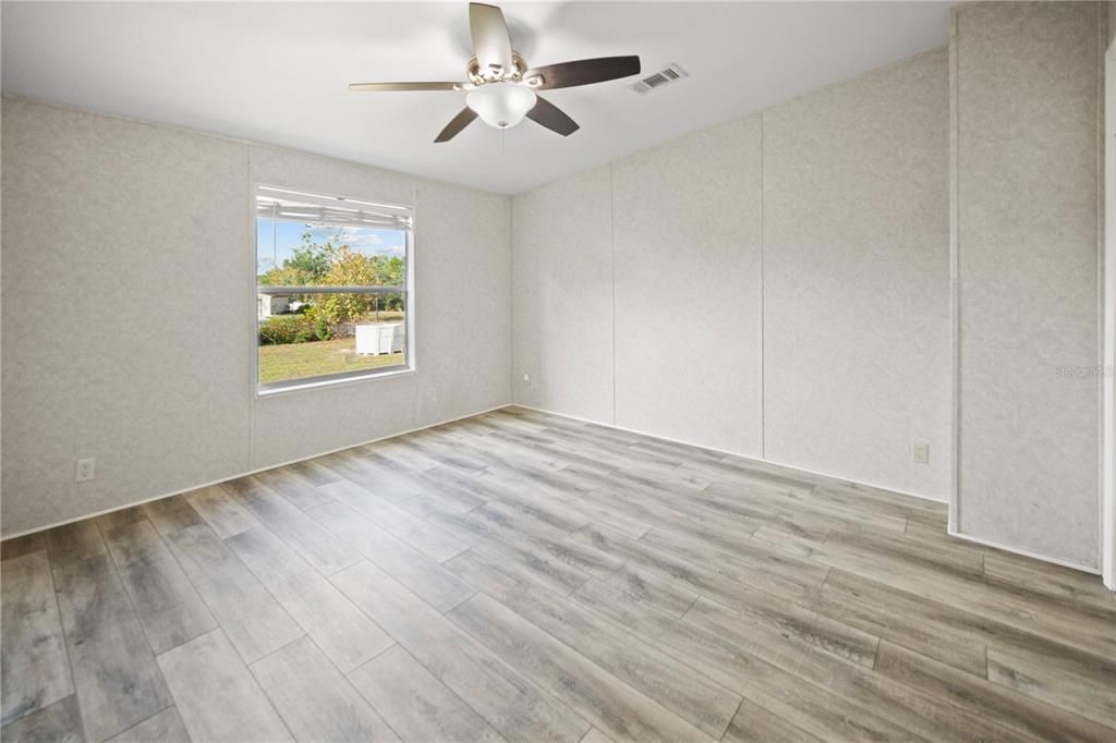 For Sale: $215,000 (3 beds, 2 baths, 1080 Square Feet)