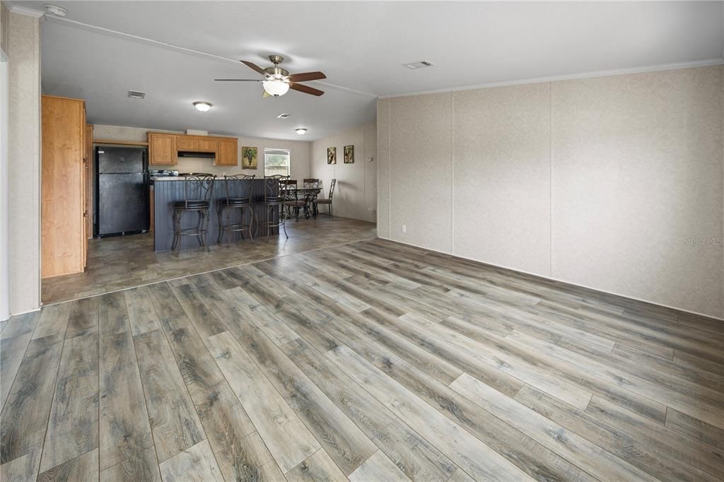 For Sale: $215,000 (3 beds, 2 baths, 1080 Square Feet)