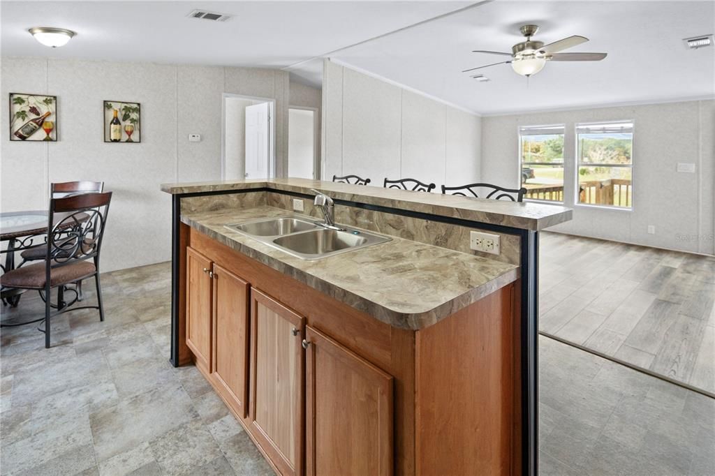 For Sale: $215,000 (3 beds, 2 baths, 1080 Square Feet)