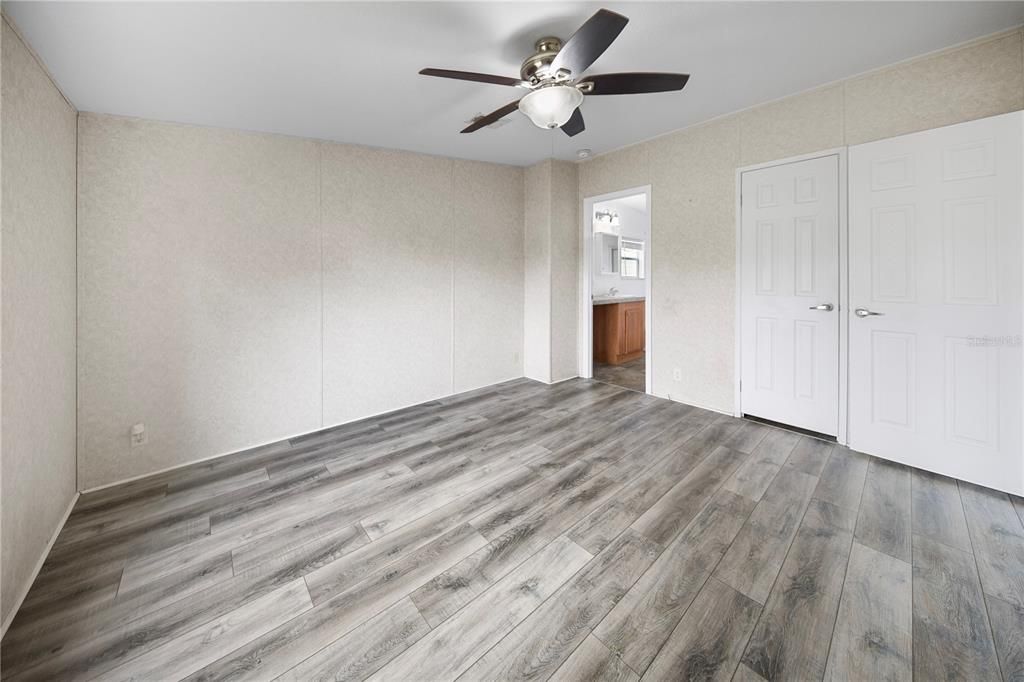 For Sale: $215,000 (3 beds, 2 baths, 1080 Square Feet)