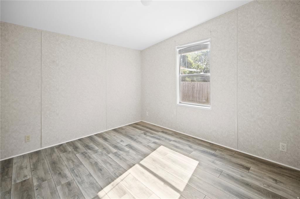 For Sale: $215,000 (3 beds, 2 baths, 1080 Square Feet)