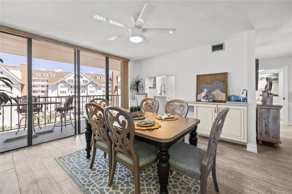 En Venta: $699,000 (2 camas, 2 baños, 1364 Pies cuadrados)