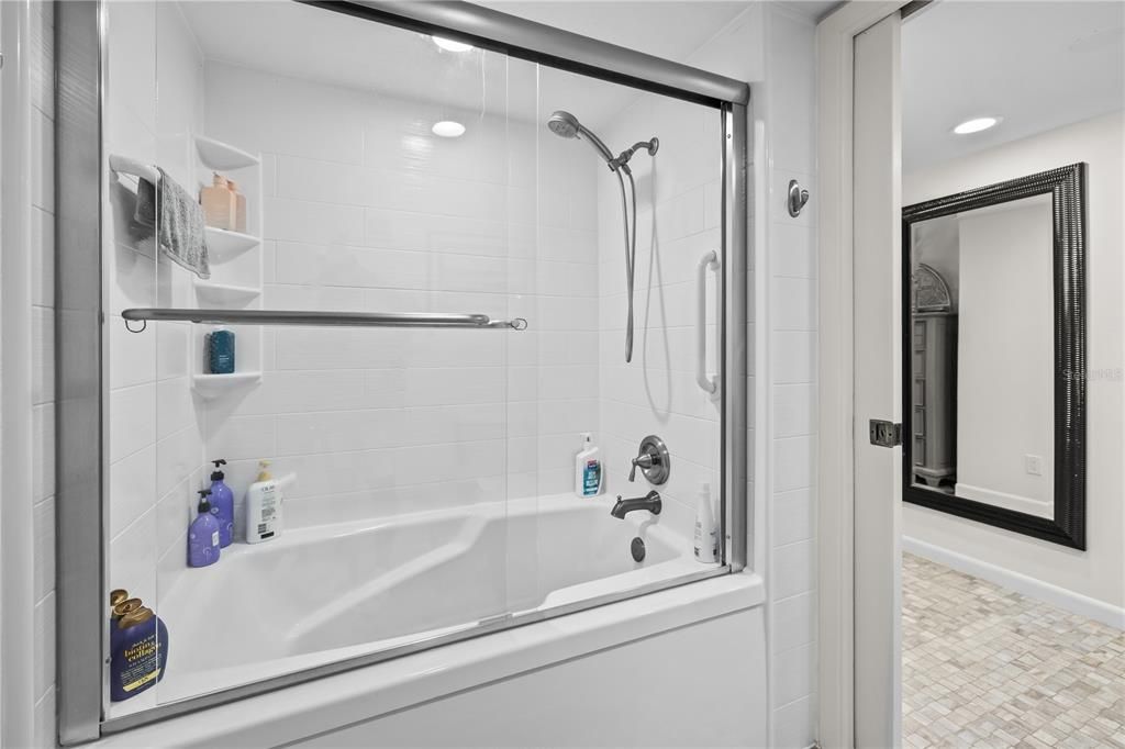 En Venta: $699,000 (2 camas, 2 baños, 1364 Pies cuadrados)