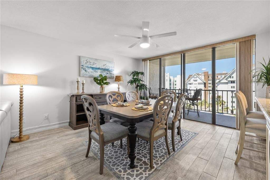 En Venta: $699,000 (2 camas, 2 baños, 1364 Pies cuadrados)