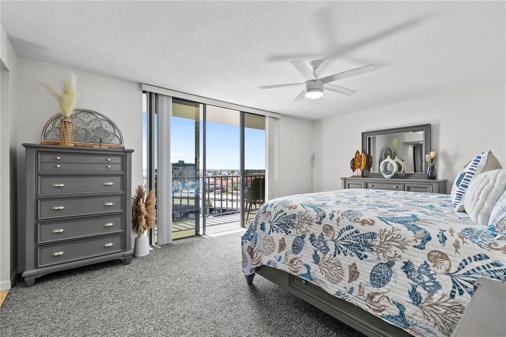 En Venta: $699,000 (2 camas, 2 baños, 1364 Pies cuadrados)