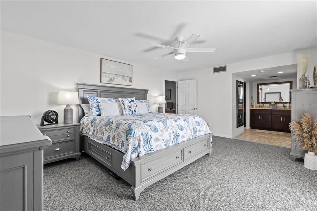 En Venta: $699,000 (2 camas, 2 baños, 1364 Pies cuadrados)