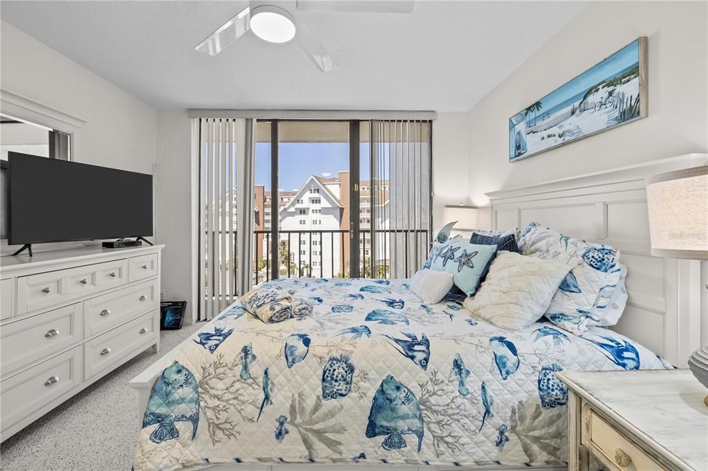 En Venta: $699,000 (2 camas, 2 baños, 1364 Pies cuadrados)